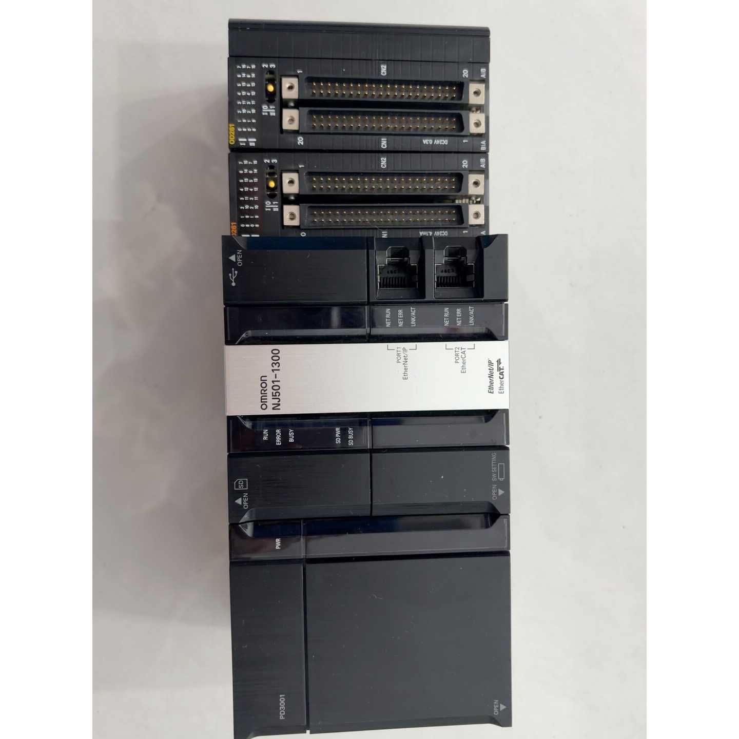 欧姆龙PLC主机NJ501-1300，带NJ-PD3001电