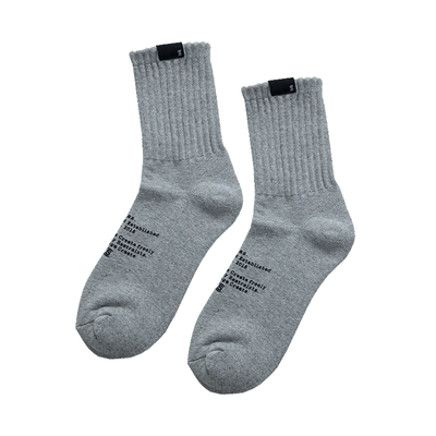 秋冬极简风字母印花标签中筒袜