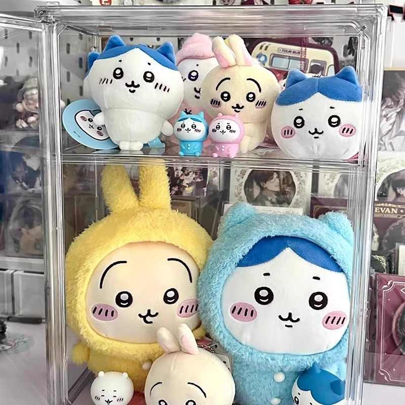 chiikawa收纳盒展示柜吉伊卡哇展示架乌萨奇小八透明防尘挂件整理