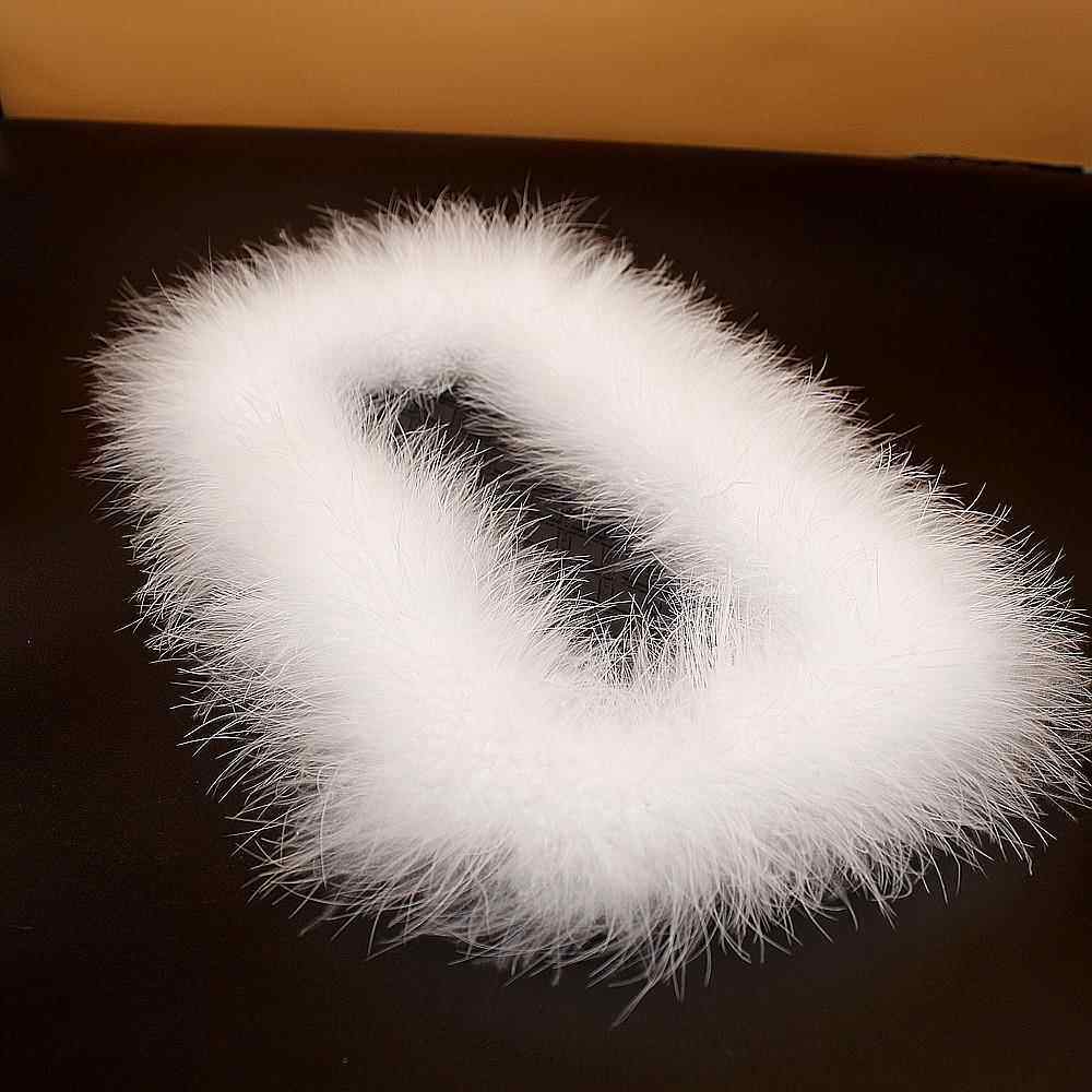 车用中控汽车羽毛防滑垫毛毛垫子香水装饰摆件创意车载摆台置物垫