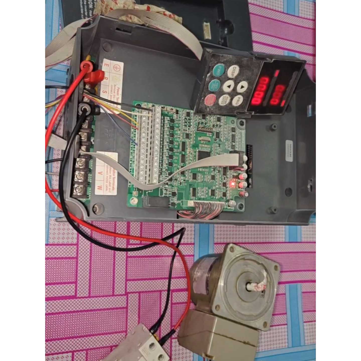 众辰变频器H6400S-7R5G/11P 面板调不了参数,-询价