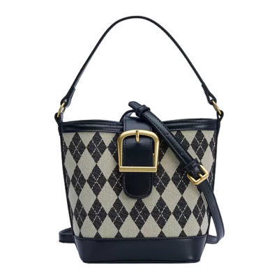 【旗舰店】设计感时尚菱格水桶包