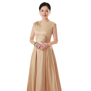 香槟色妈妈婚宴晚礼服女高级感高端大气高贵优雅喜婆婆婚礼敬酒服