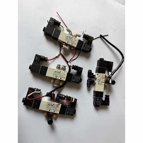 亚德客电磁阀4V130C06DC24V三位五通原装正，议价商品