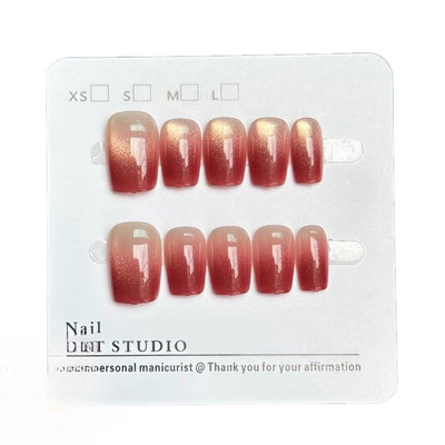 秋冬酒红渐变手工穿戴甲短款2025新款高级感冰透猫眼显白新娘美甲