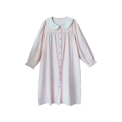 很俏皮少女感显白的浅粉波点睡裙