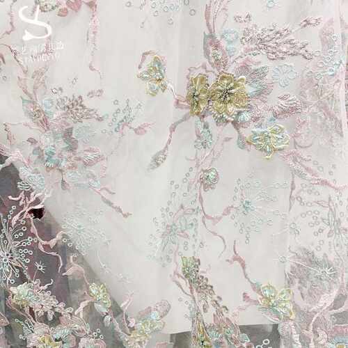 厂家供货新款手工钉珠亮片米珠刺绣机器绣婚纱伴娘晚礼服蕾丝面料
