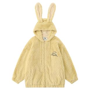 FromMars A slightly tipsy feeling thickens the cashmere coat