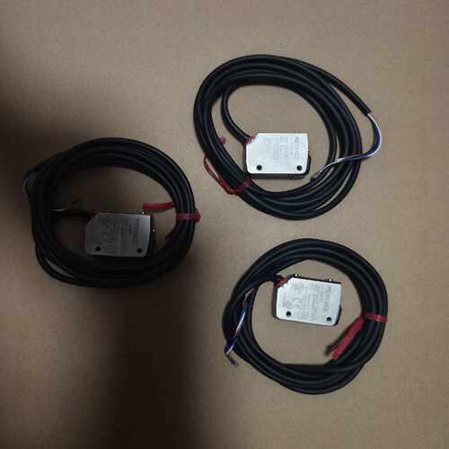 配件基恩士 KEYENCE LR-ZB250AN 光电传感器，日议价
