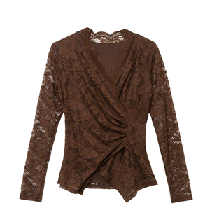 深棕色法式蕾丝花边V领设计长袖衬衣女2025秋冬新款显瘦大码上衣