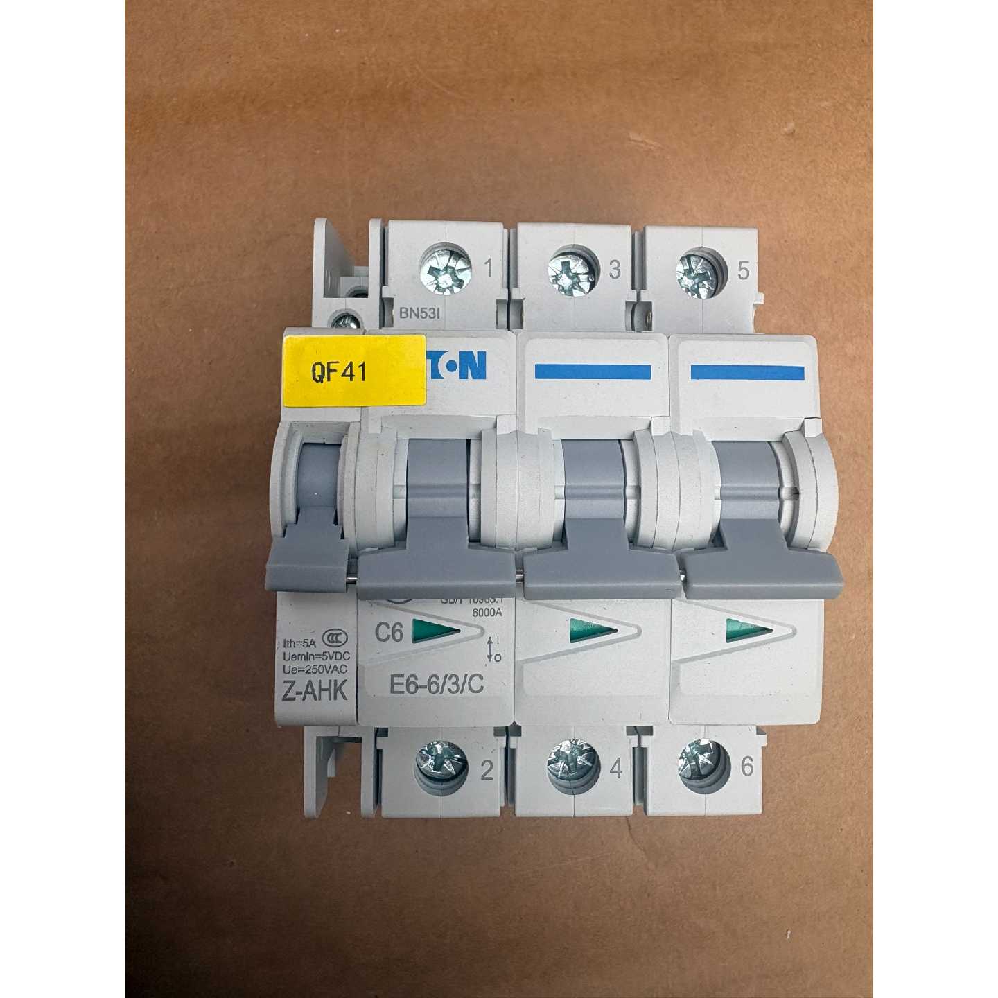 〔议价-可维修〕EATON断路器 E6-6/3/C 3P 5A 250V