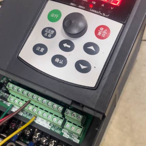 溢价-上海红旗泰变频器，型号：RF300A-2R2G-4,功率2.