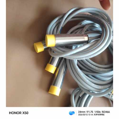在线议价图尔克接近开关传感器，型号NI8-M18-RD3X，几乎全新