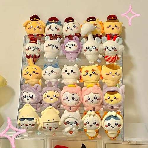 棉花娃娃收纳chiikawa玩偶挂件展示架吉伊毛绒公仔展示盒透明阶梯