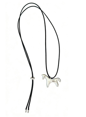 新品9折】简约小马造型项链银色金属吊坠黑色细绳时尚百搭毛衣链