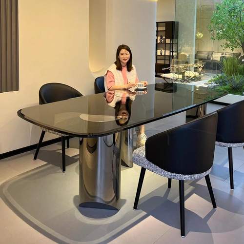 意式轻奢钢化玻璃餐桌家用长方形餐台极简餐桌设计师款小红书同款