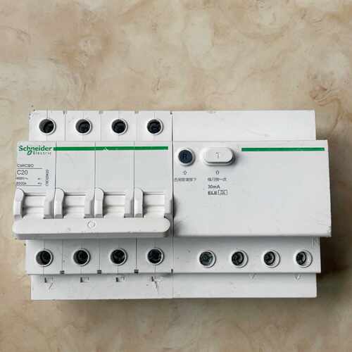 下单前咨询施耐德4P20A漏电断路器 C9RCBO C20 开关