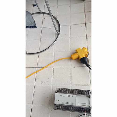 询价下单三菱PLC，FX2N48ER，成色很好，通电包好，少盖头，低