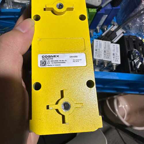 溢价-康耐视 DS1050 激光断面仪 3d 位移传感器有两个 不