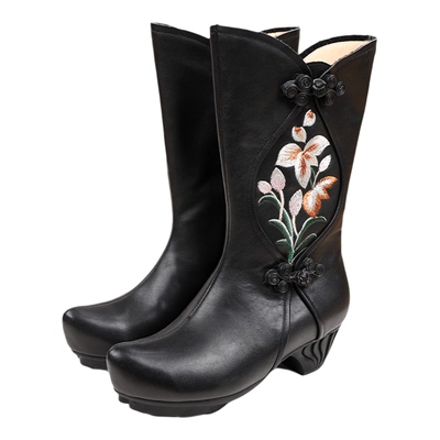 相伴真皮民族风刺绣花朵中筒靴女