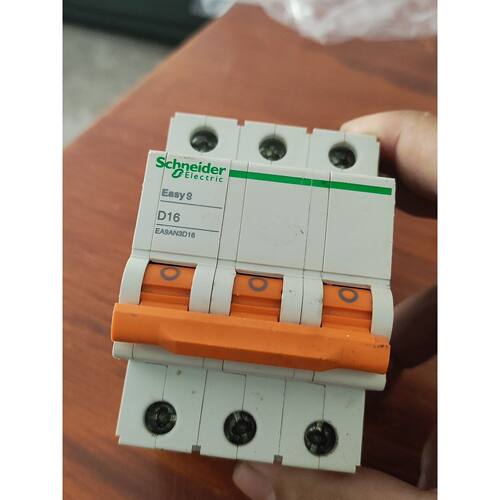 〔议价-可维修〕Easy9断路器 D16A 3P 工厂清仓 正品
