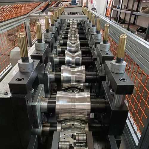 140重型轻钢龙骨机扣板机T型龙骨机石膏板吊顶货架机89轻钢卡骨机