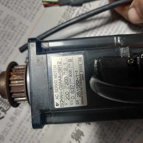 溢价-安川sgmah—02aaa-sb12伺服电机，200w，成色