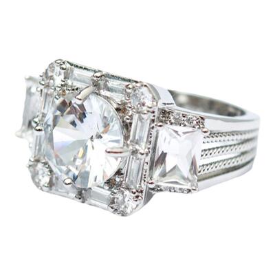 中性铜嘻哈范5克拉大钻戒