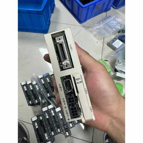 议价全新安川SGDV-1R7EP1A伺服驱动器