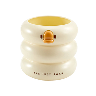 三年二班可爱小黄鸭笔筒大容量卡通学生笔筒ins风化妆刷收纳桶办公室桌面收纳桶多功能创意摆件女生置物架盒