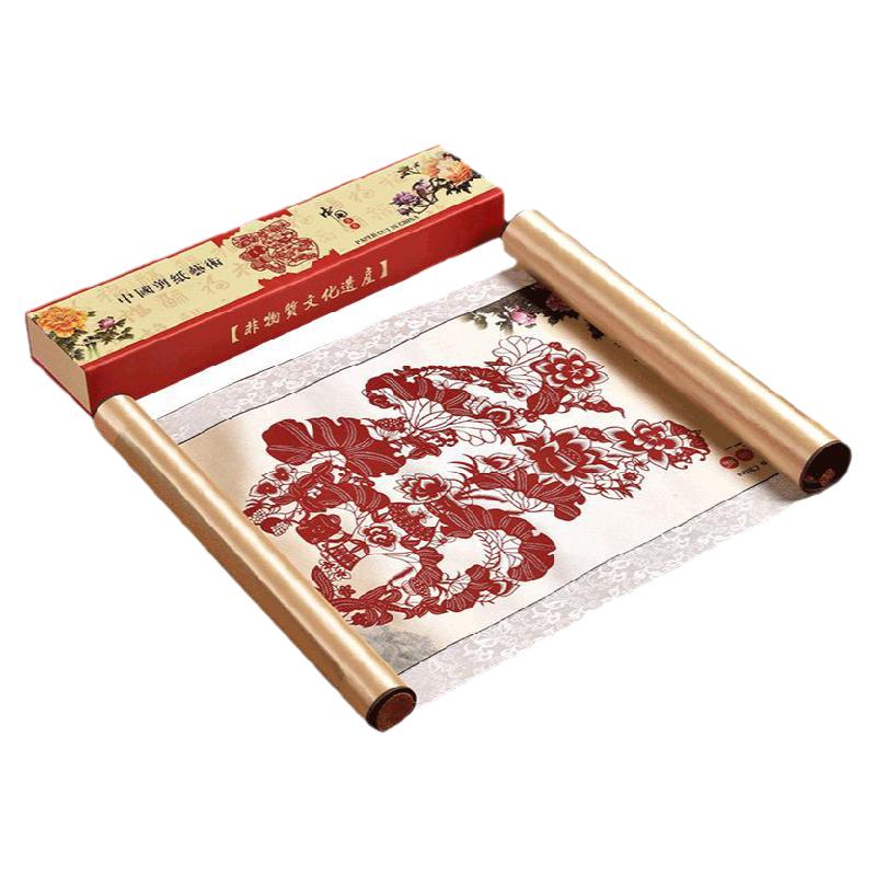 程老师手工剪纸丝绸画礼品送老外