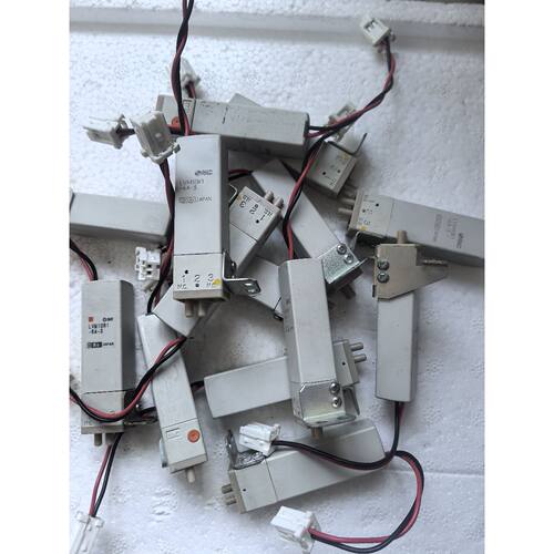 询价下单拆机SMC LVM10R1-6A-3电磁阀，日本原装，带线，