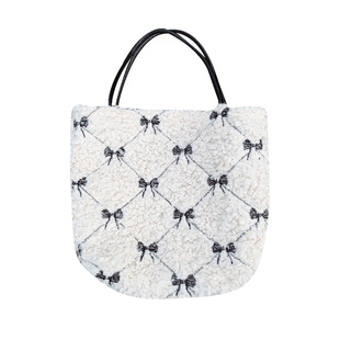 温馨羊羔绒提花绣花蝴蝶结可爱小熊挂件水桶包女出勤逛容量手作包