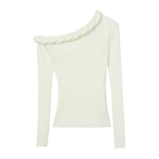 NEVA HU 利兹周末 米白色麻花斜领针织衫女气质收腰露肩打底上衣