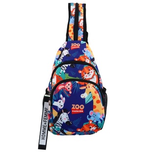 儿童胸包2025新款男童斜挎包中大童男孩外出小背包卡通出游包包