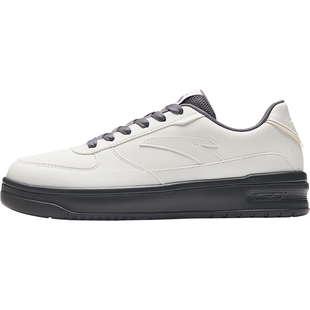 安踏轻程V2经典皮面板鞋男鞋2026春季防泼水软底舒适增高小白鞋子