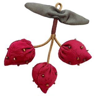 新款布艺草莓胸针配饰小众精致新中式流苏彩色吊穗别针胸花装饰品