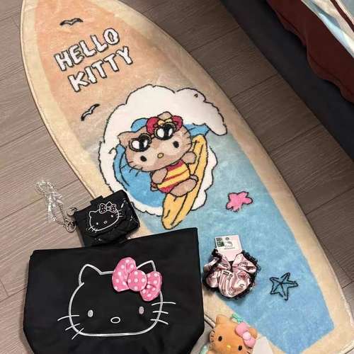 hellokitty地毯新款冲浪黑皮kt猫床边毯脚垫女生挂毯长条毛绒地毯
