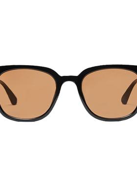 杨同学显脸小防紫外线太阳镜