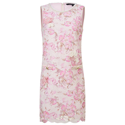 精致纽扣	领口精致织带