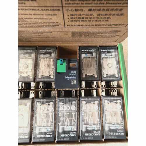 议价施耐德继电器RXM2CB2BD底座RXZE1M2C维修