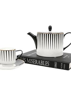 样板房飘窗黑白条纹茶具