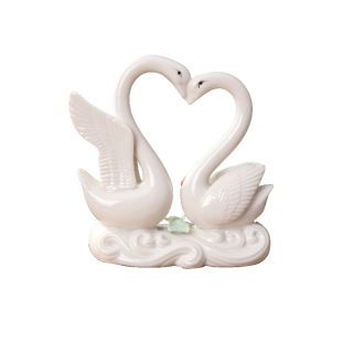 陶瓷摆件创意欧式居家客厅酒柜摆设德化白瓷天鹅一对实用装饰品