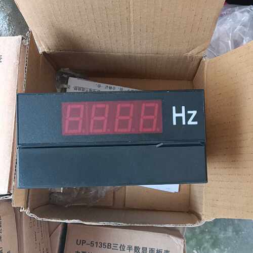 【议价】UP5135三位半数显面板表12只价150元