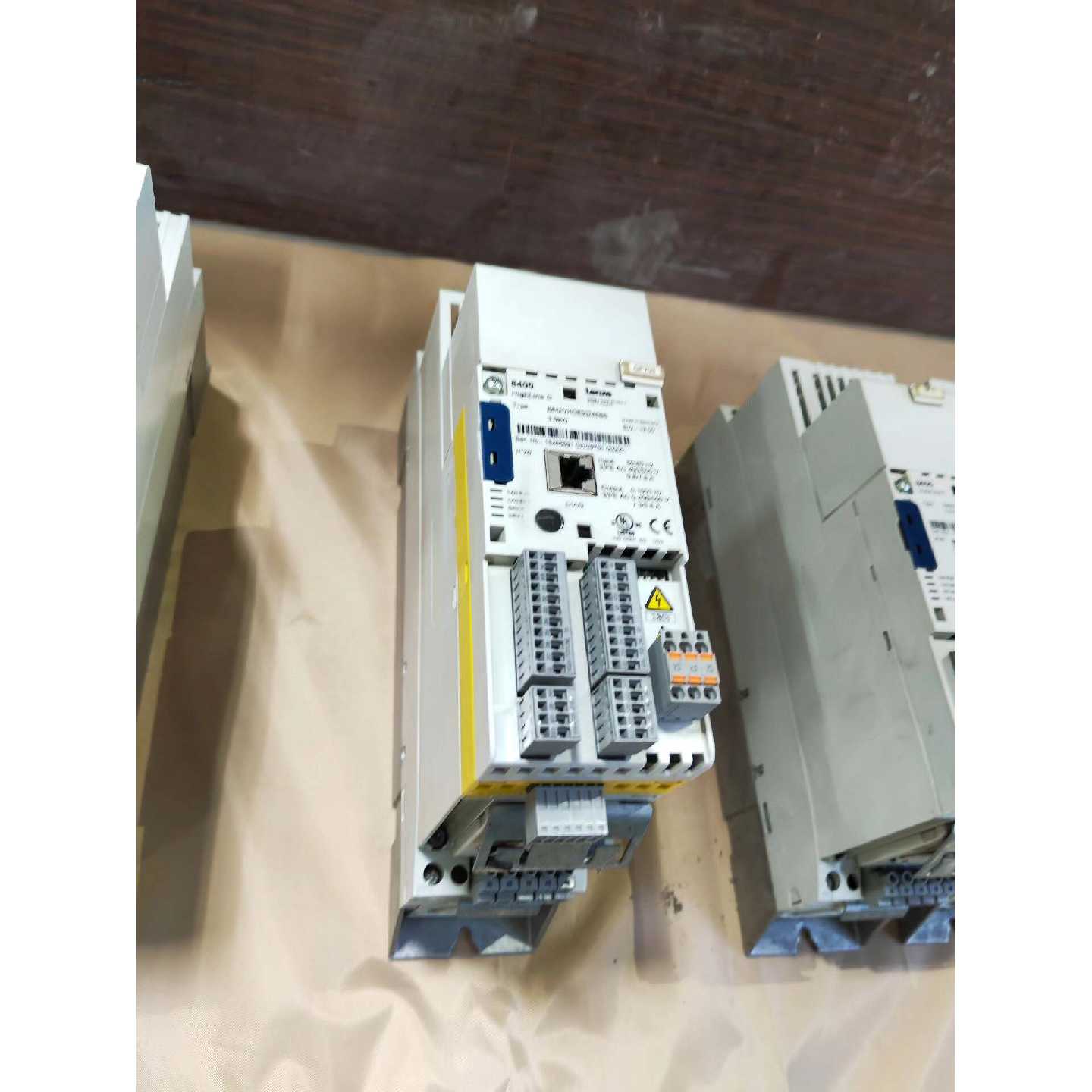 议价-E84AVHCE3024SBS伦茨变频器8400 3.0KW