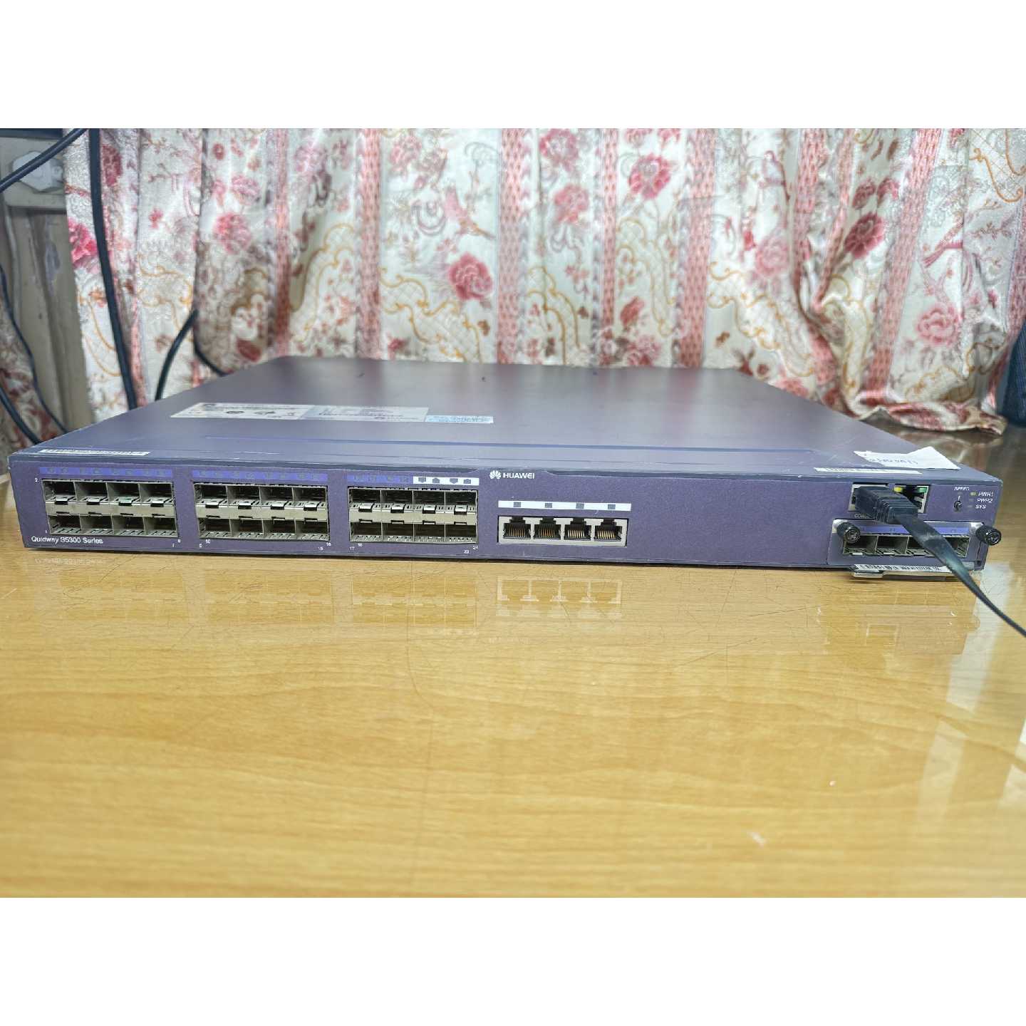华为Quidway S5328C-EI-24S交换机，24口&mdash;议价