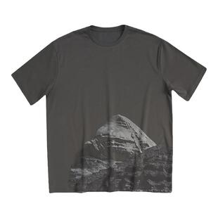 收留原创夏季男士冈仁波齐印花t恤圆领宽松小众抗皱山峰灰色短袖