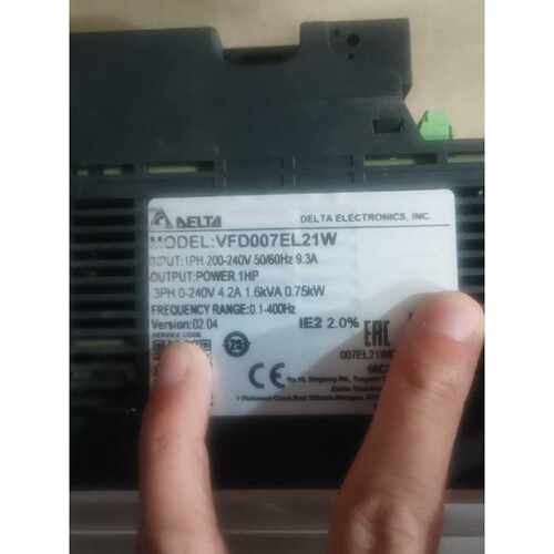 议价变频器VFD007EL21W实物拍摄功能完好输入电维修