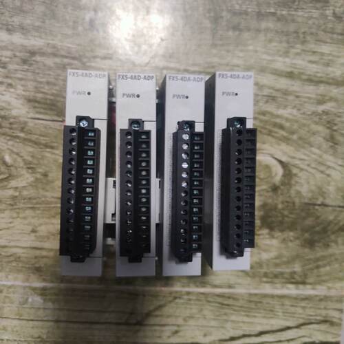 议价FX5-4AD-ADP，FX5-4DA-ADP，几乎全新功能包好包邮，标价爲输