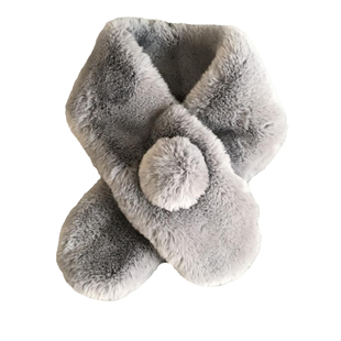 贸易公司300多元柔软舒适毛绒保暖围巾围脖女款大毛球